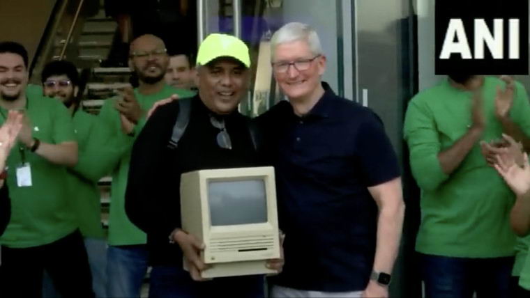 苹果粉丝用一台老式Macintosh给蒂姆-库克带来惊喜