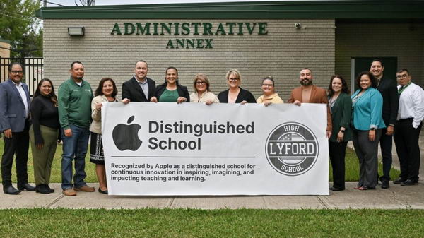 德克萨斯州莱福德学校获得苹果杰出学校称号