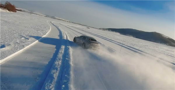 小米SU7黑河冬测航拍视频出炉！零下40℃雪地漂移 过弯超稳插图1