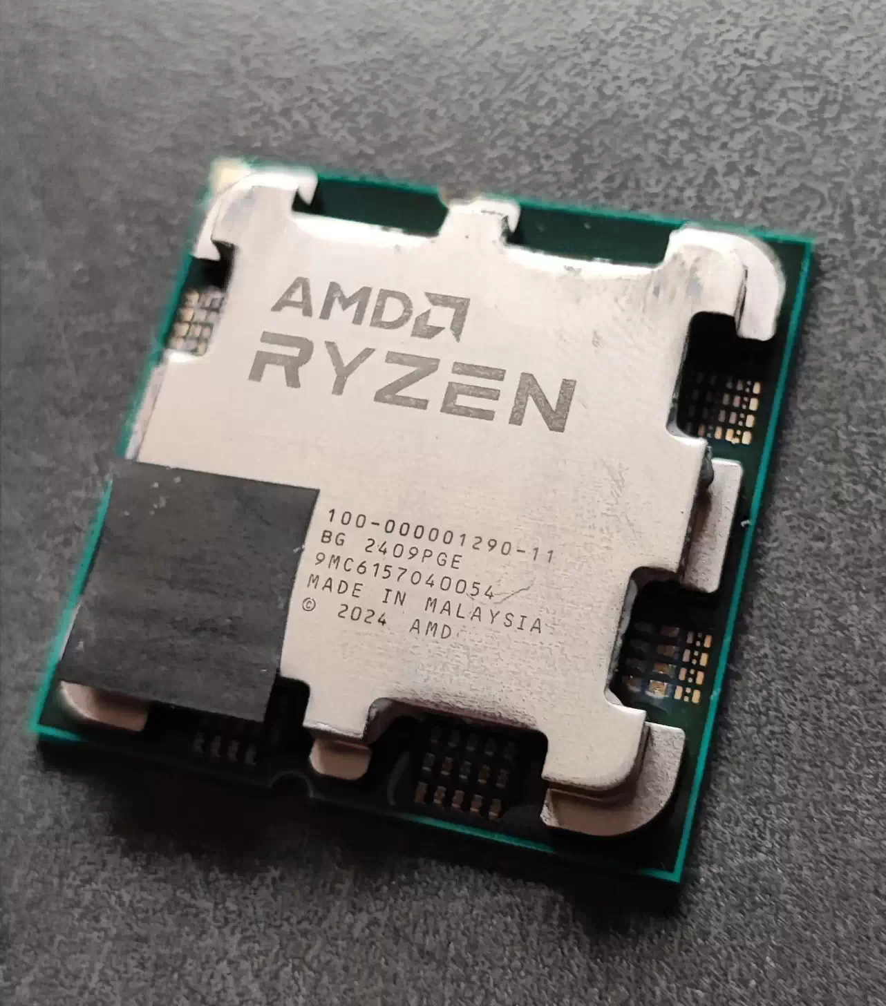 AMD Zen 5 "Granite Ridge" Ryzen 台式机 CPU 图片泄露插图
